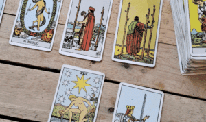 Cuánto cuesta una consulta de tarot online en España y de qué depende el precio